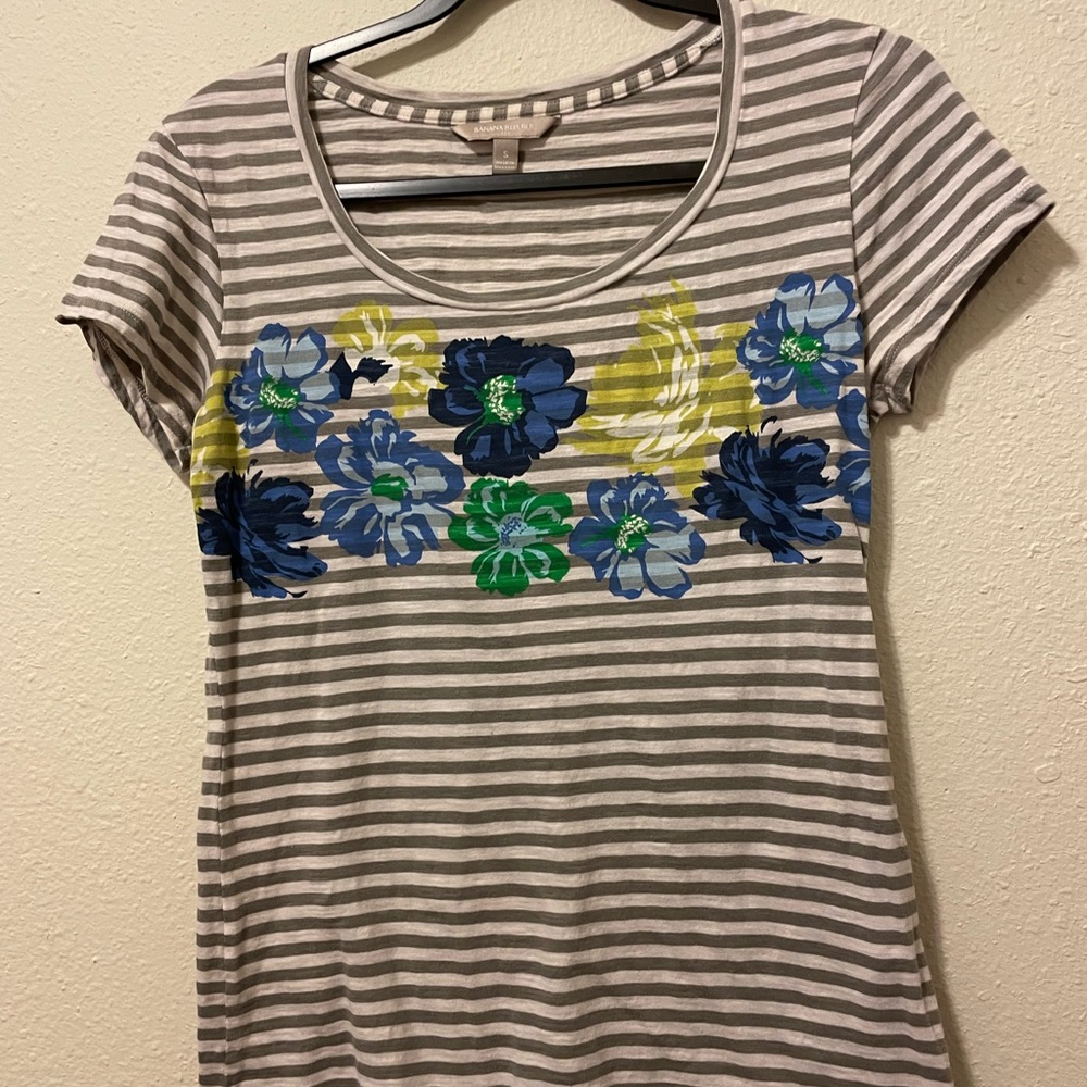Banana Republic screen printed floral t-shirt